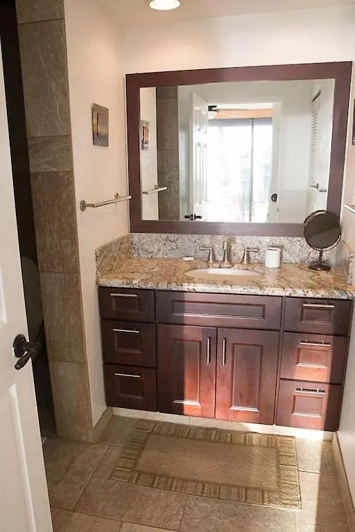 Amazing Ocean Views Over Lush Golf Course-Spacious Country Club Villas 226 Kailua-Kona